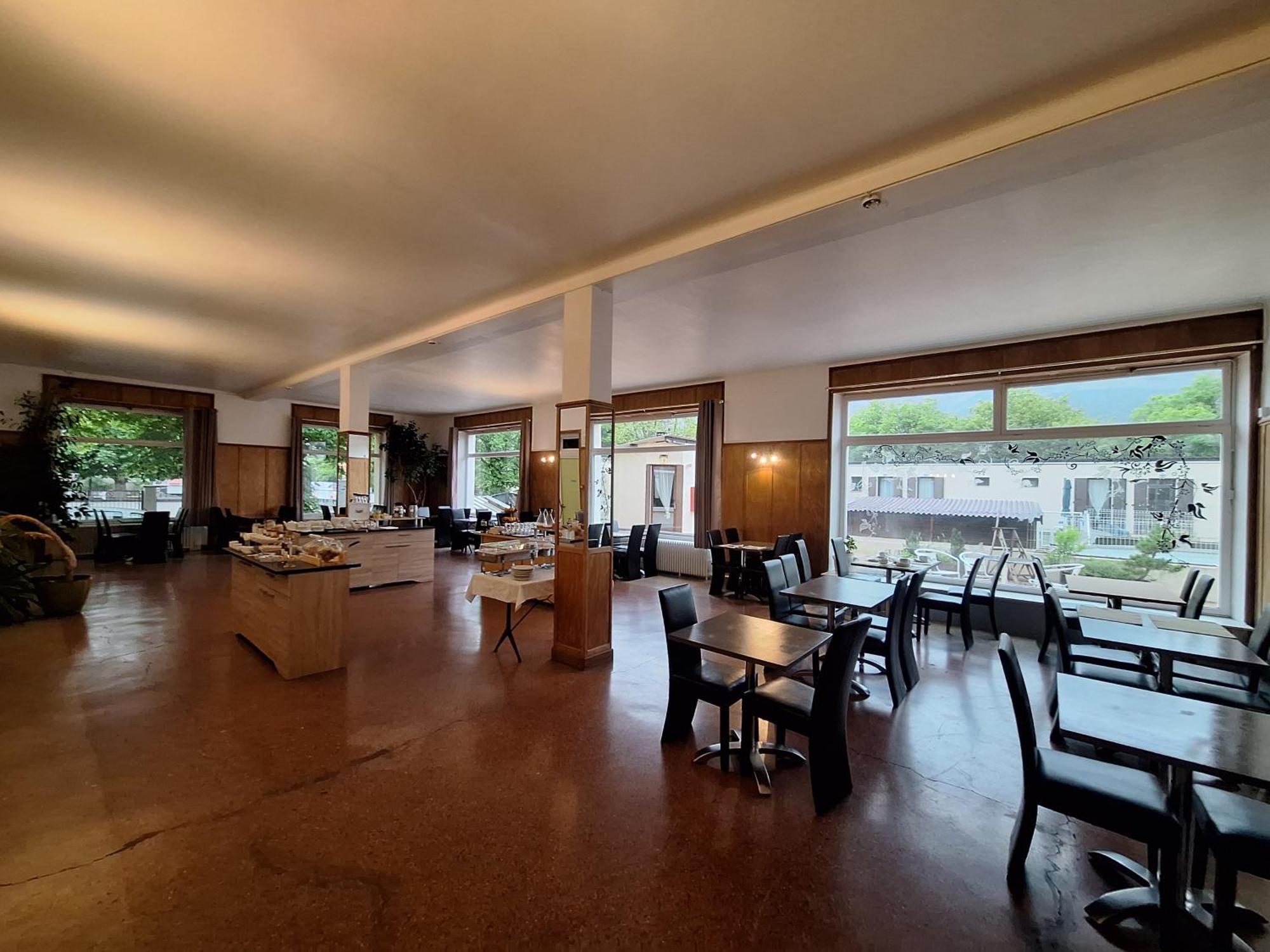 Hotel Le Connetable Сен-Бонне-ан-Шансор Экстерьер фото